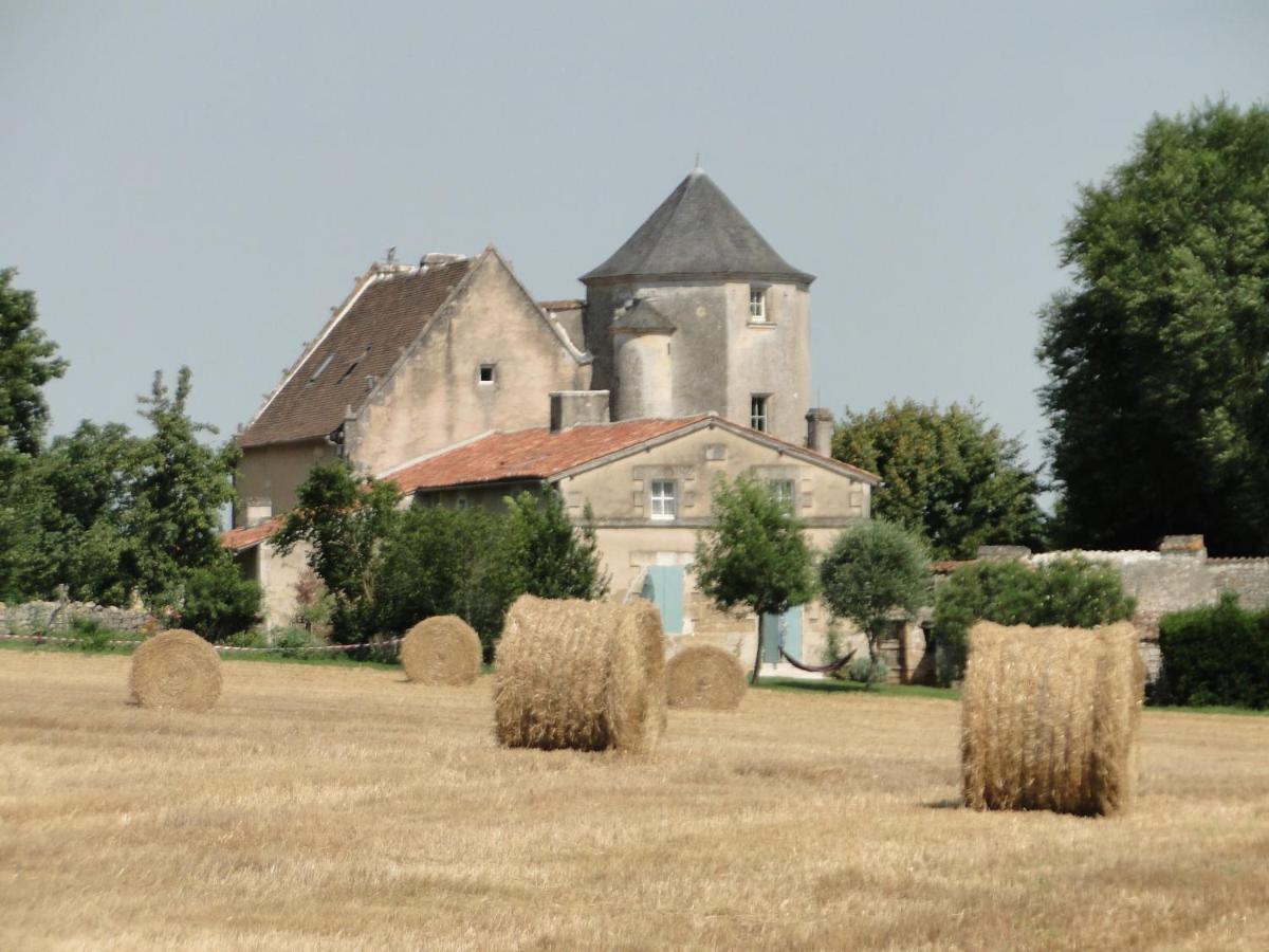 Gite Du Chateau De Pernan Avy Ngoại thất bức ảnh