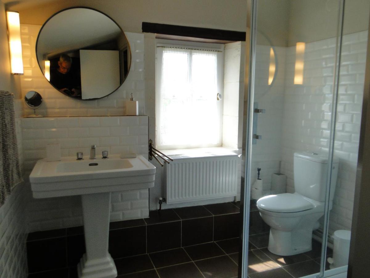 Gite Du Chateau De Pernan Avy Ngoại thất bức ảnh